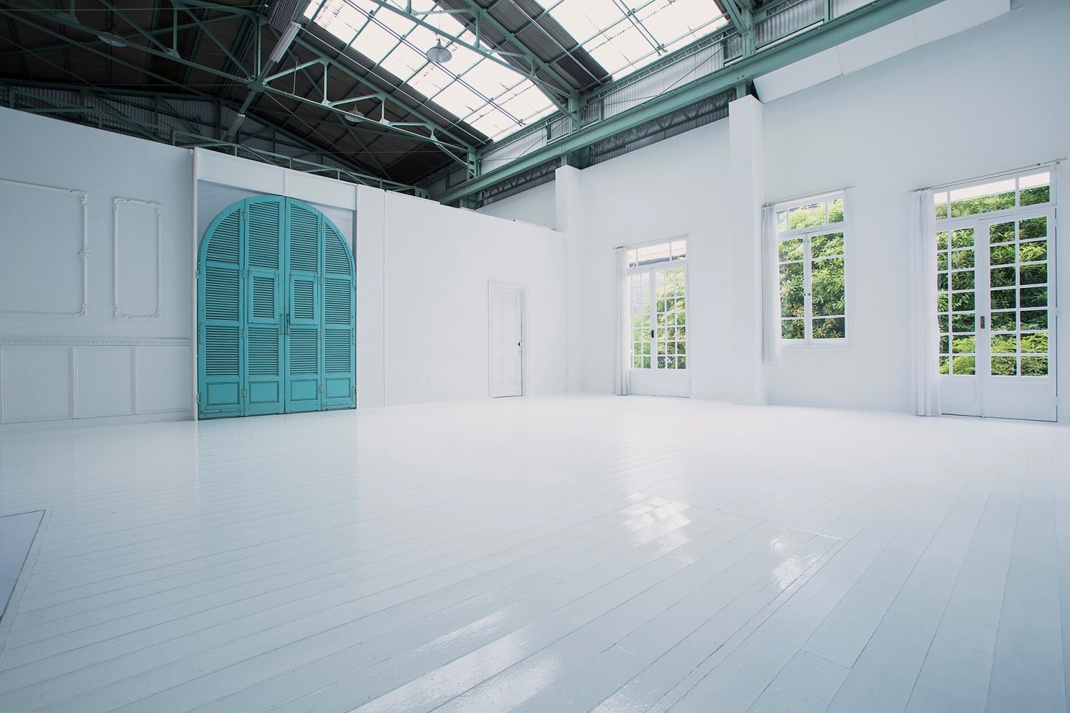 白の空間66㎡ 天窓40㎡(遮光可)