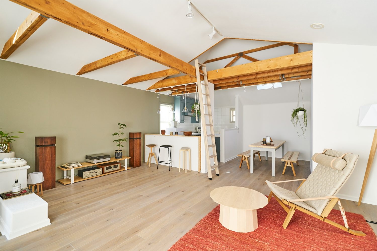 1st 2F / 木のあたたかみに包まれるLDK 天窓2ヶ所