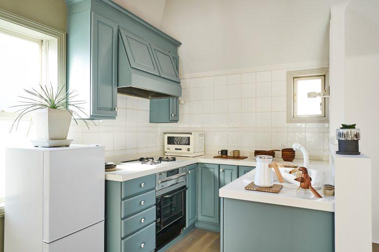 1st 2F / ブルーが映えるキッチン カウンターなしの状態