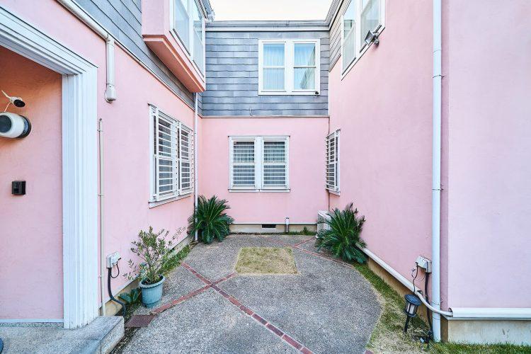 1st 屋外部分 / 駐車スペース