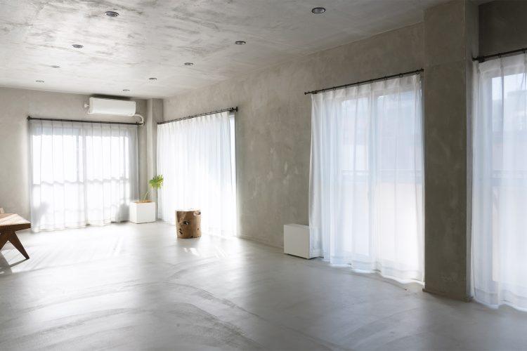 複数の窓からの光