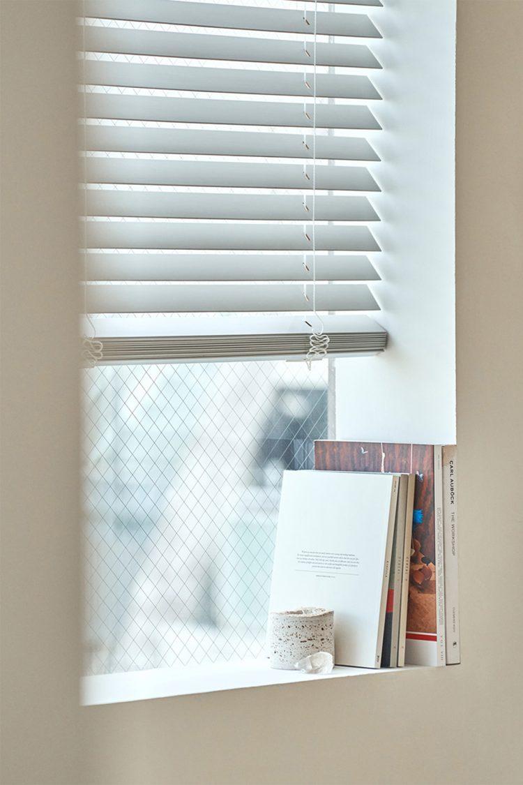 窓際で小物撮影も