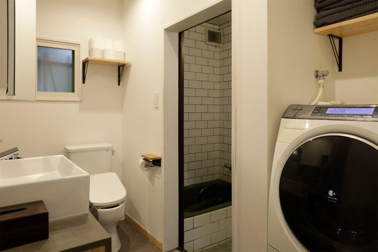 トイレから洗濯機までが集まる空間 / リアルな一人暮らしの撮影に