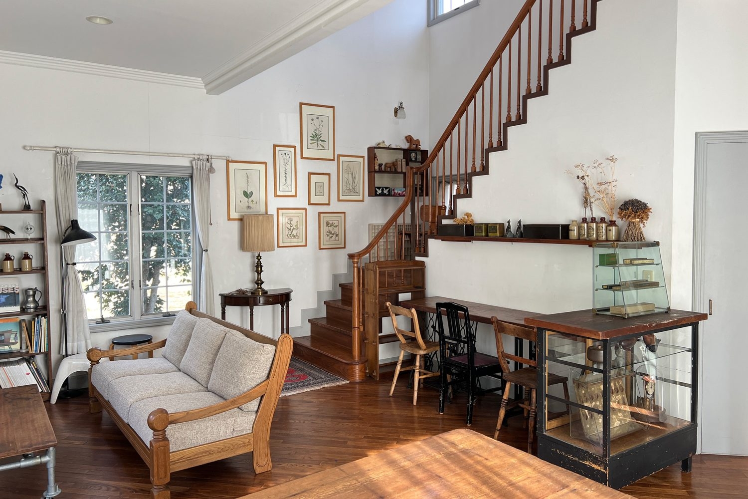 L字のリビング階段で2Fへ