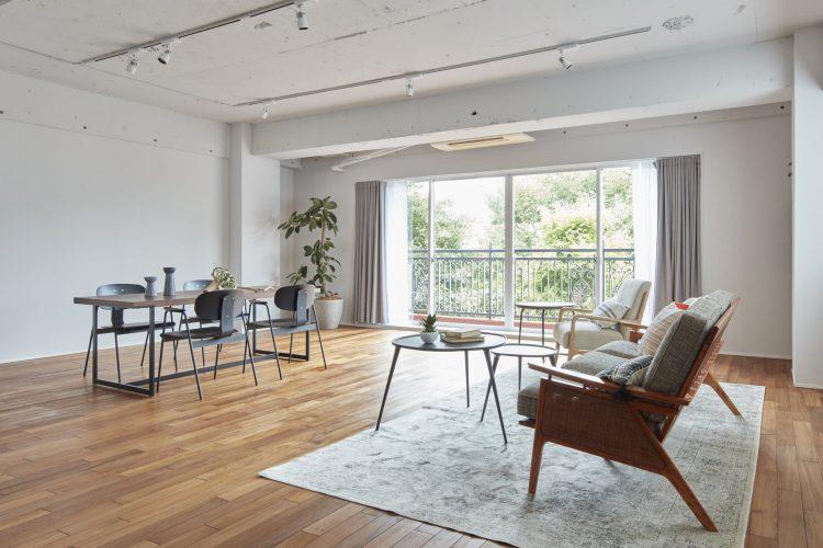 南東向き大きな窓からの自然光