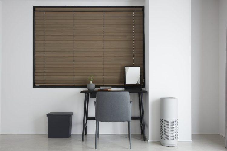 ベッドルームのデスク