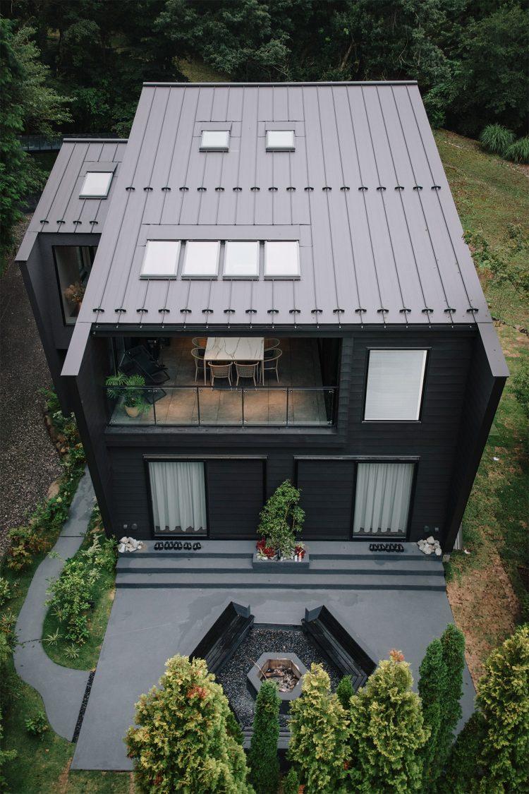 テラスの下に焚き火スペース