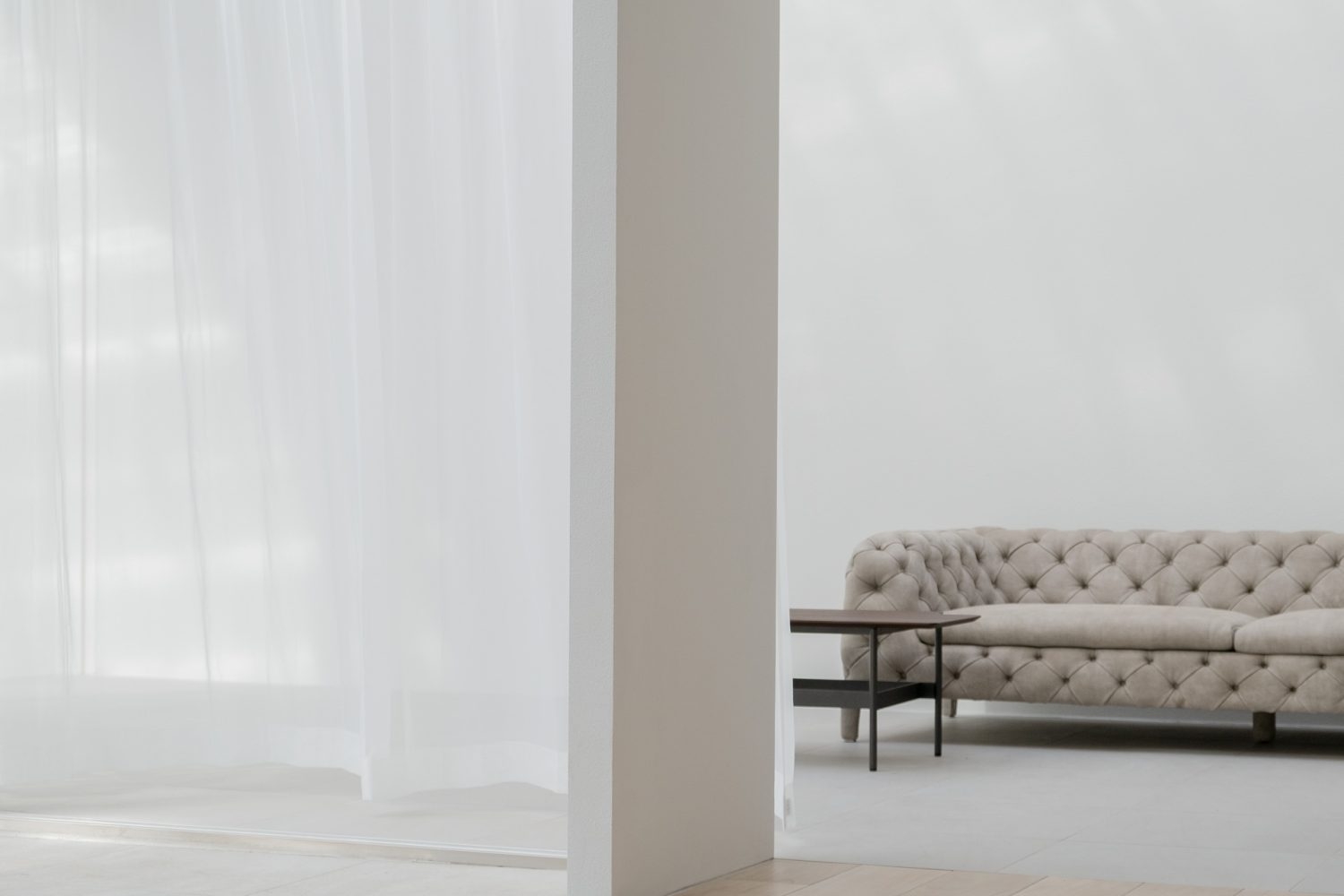 カーテンで柔らかさを演出も