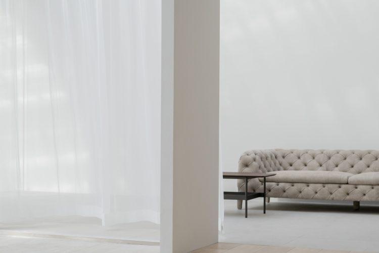 カーテンで柔らかさを演出も