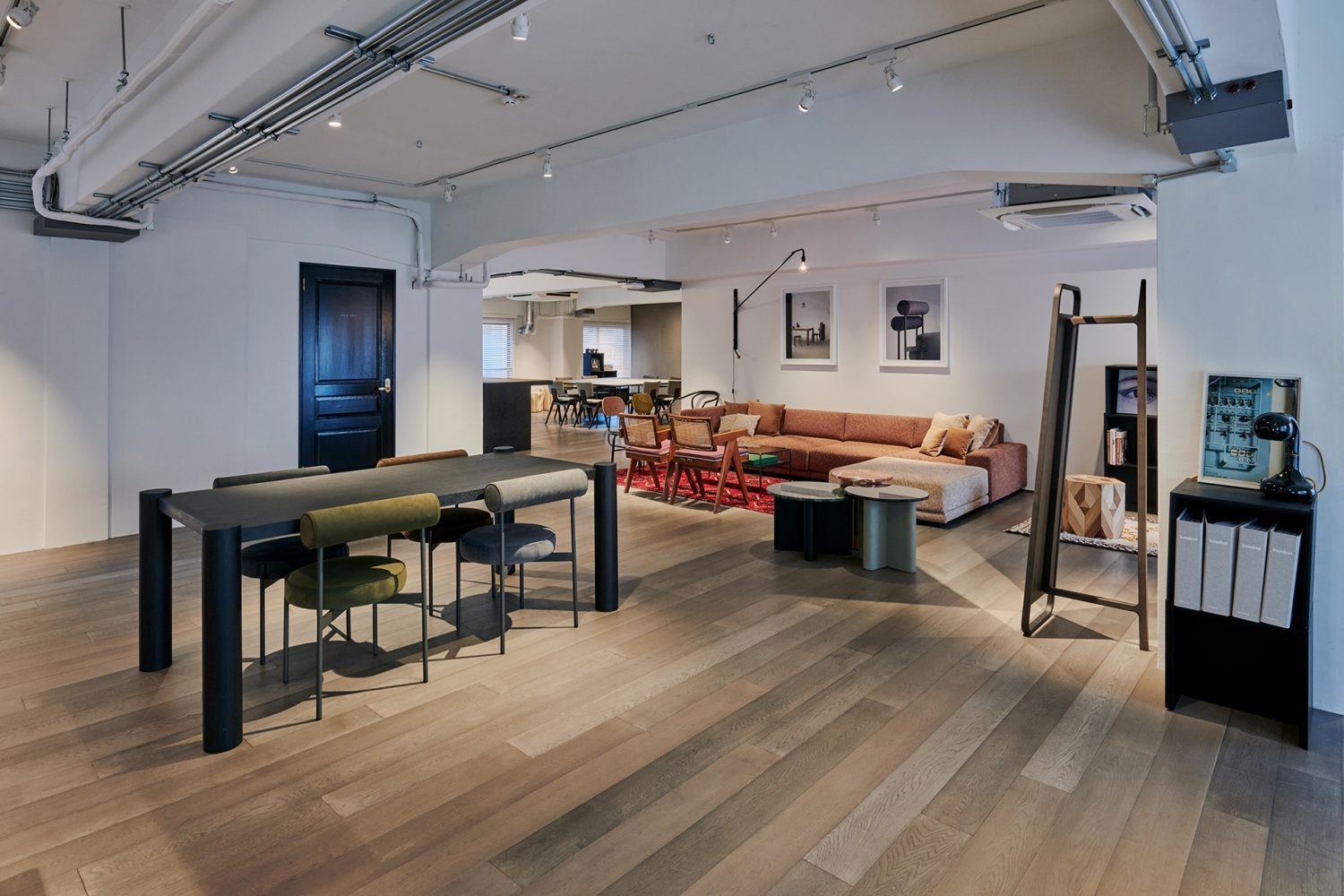 スタジオの家具は様々なスタイリングが可能