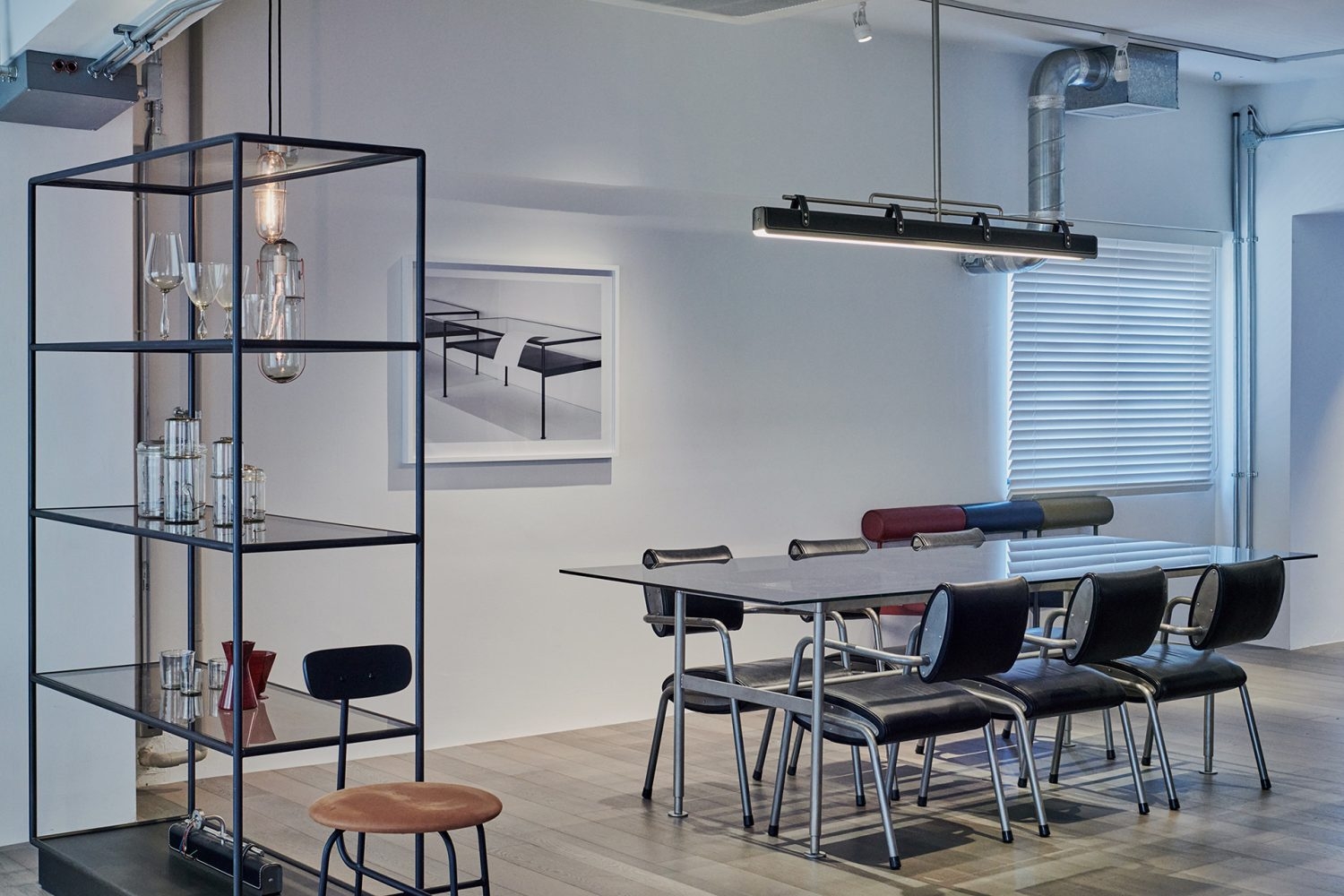 オリジナルの家具が並びます