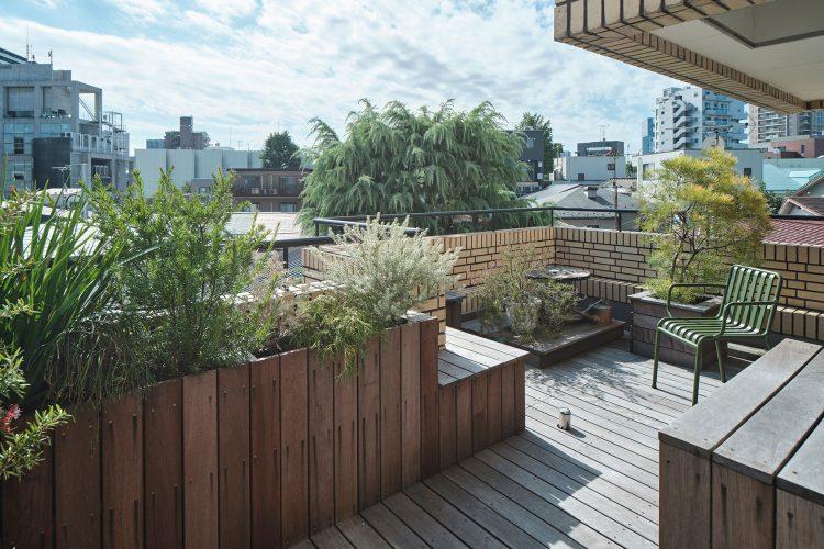 ベンチやチェアに座っての撮影も