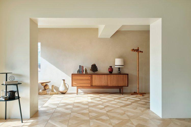 奥行き感を生むアーチフレーム