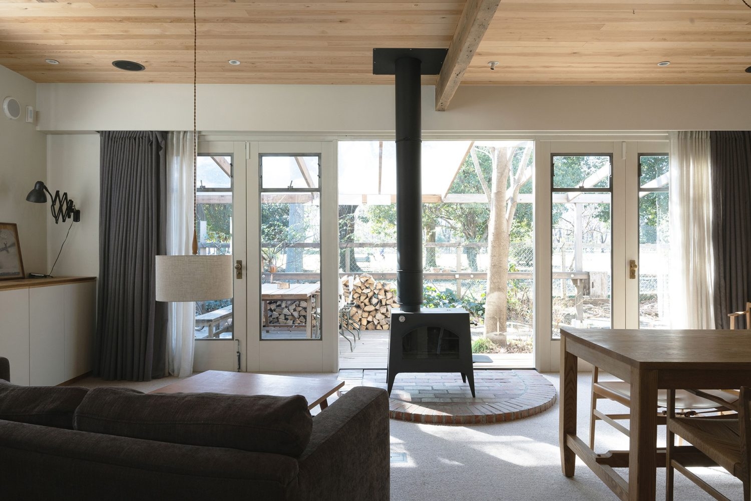 公園の抜けが見える大開口リビング