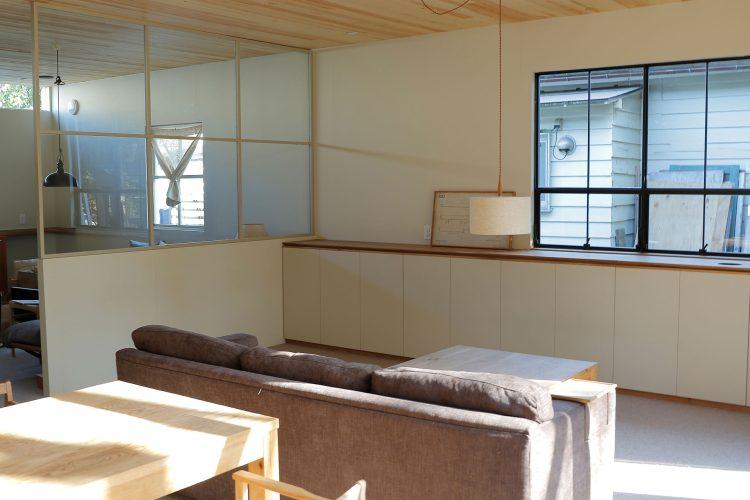 ソファのあるリビングルーム