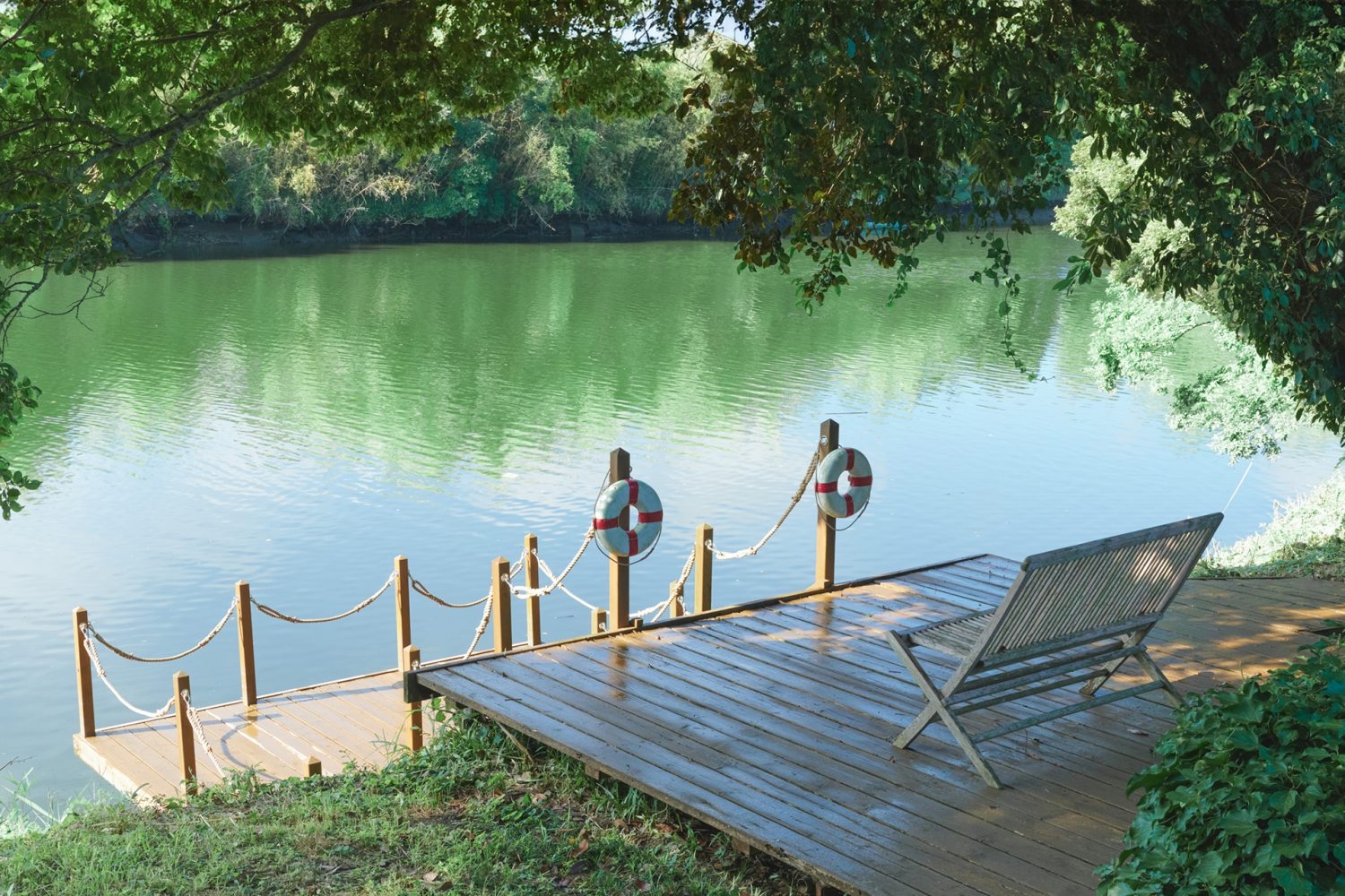 川沿いにはランディングステージも