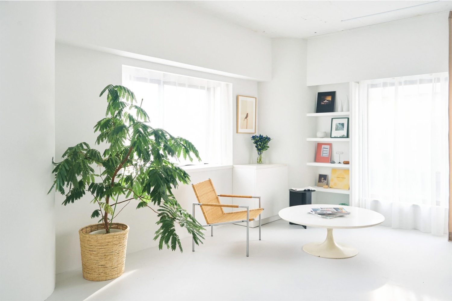 アールの柱と造作棚