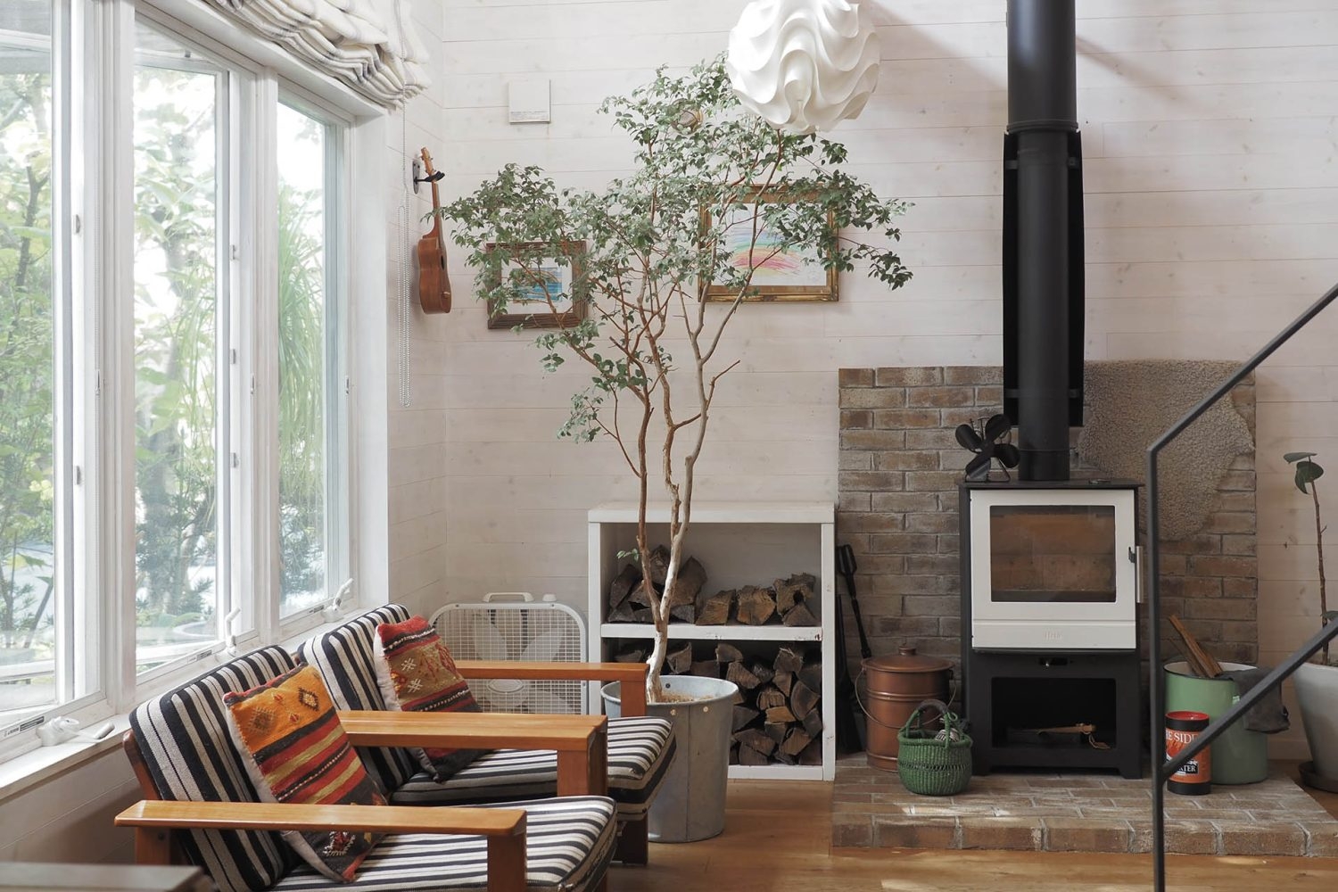 暖炉のあるリビング