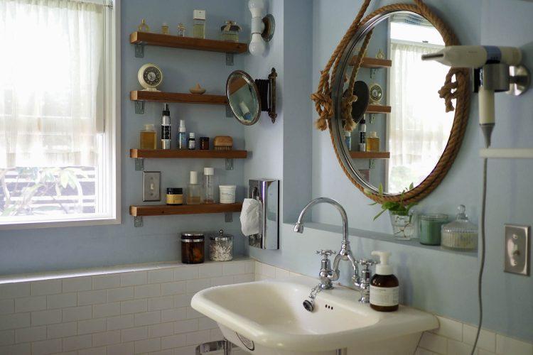 柔らかいカラーの洗面台