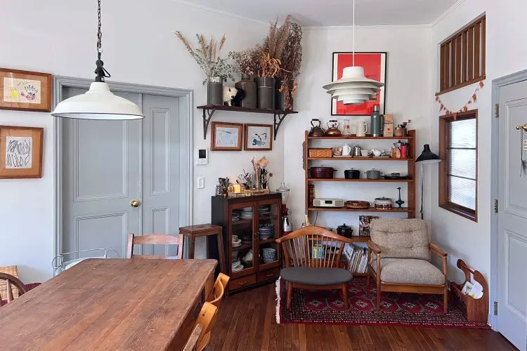 小物が映えるキッチンソファーコーナー