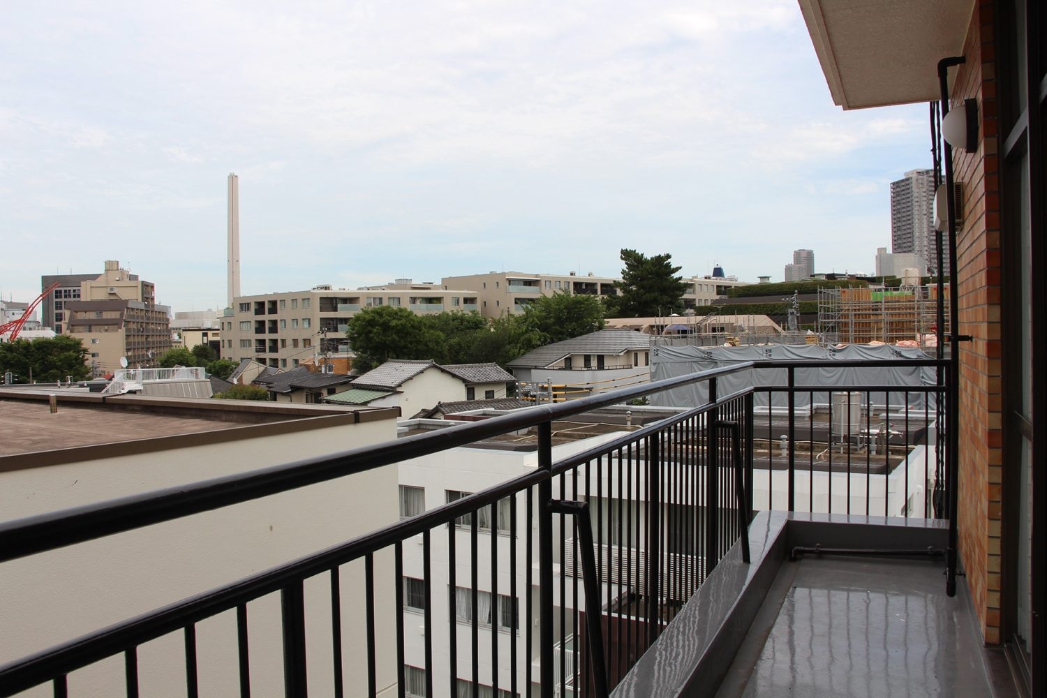 バルコニー東