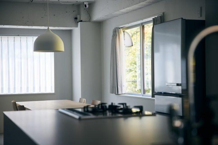 使用可能な3口ガスコンロ・水栓・冷蔵庫完備