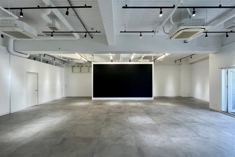 入口側からLEDスクリーン側