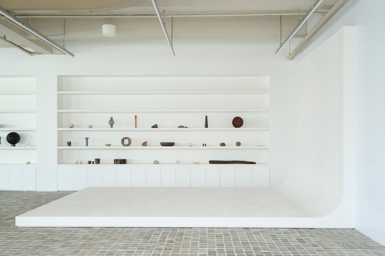 オプション:アールの白ホリゾント