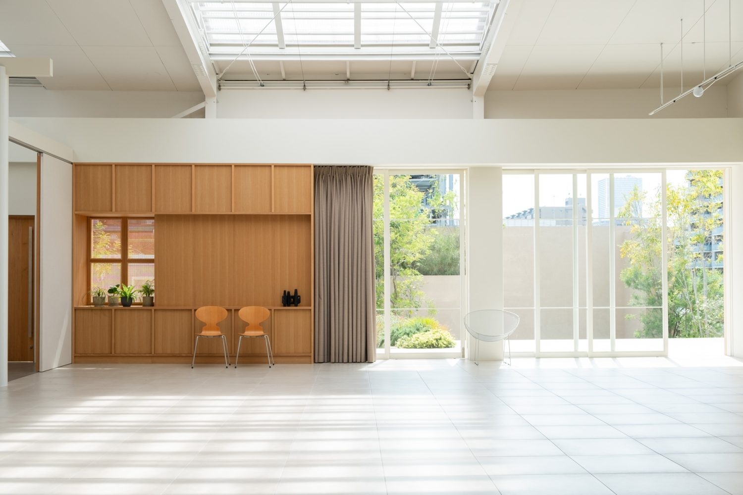 スタジオ中央に大きな天窓