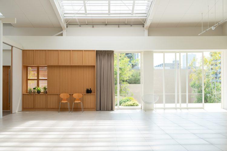 スタジオ中央に大きな天窓