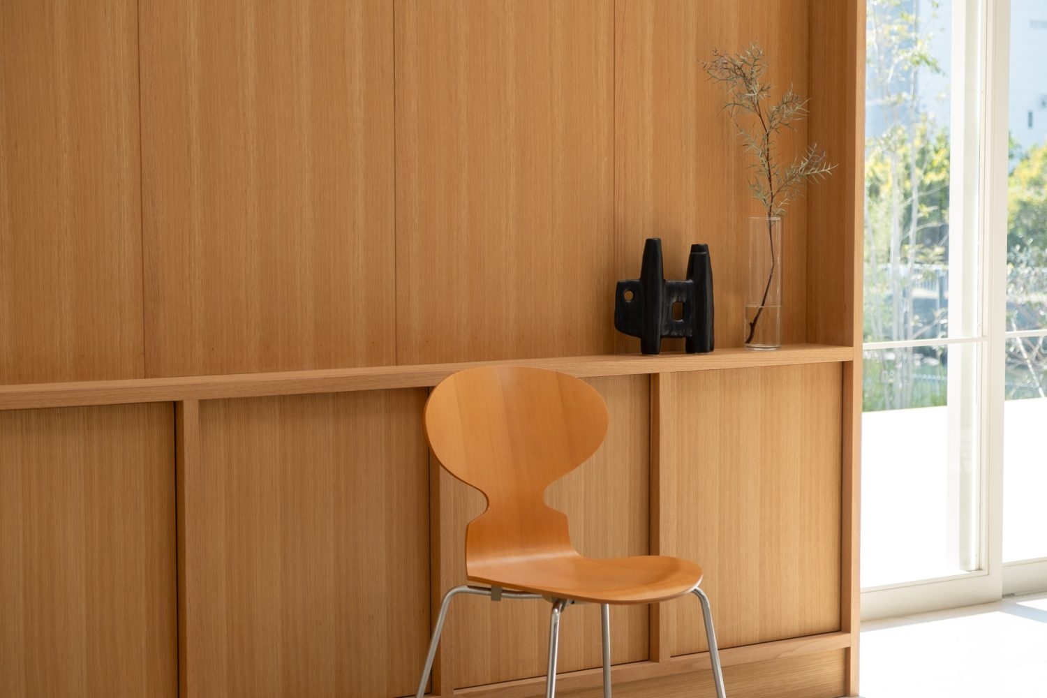 プロップも配置できる木の壁