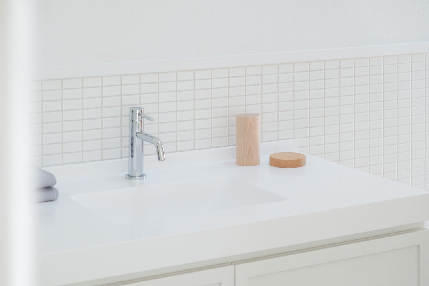 可動式洗面台を玄関スペースで撮影