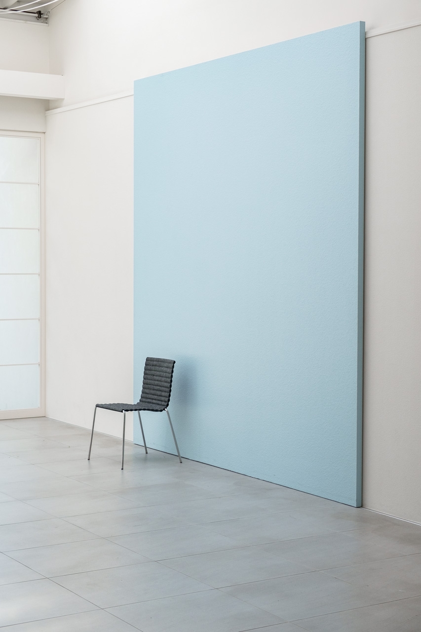 水色の壁は可動式