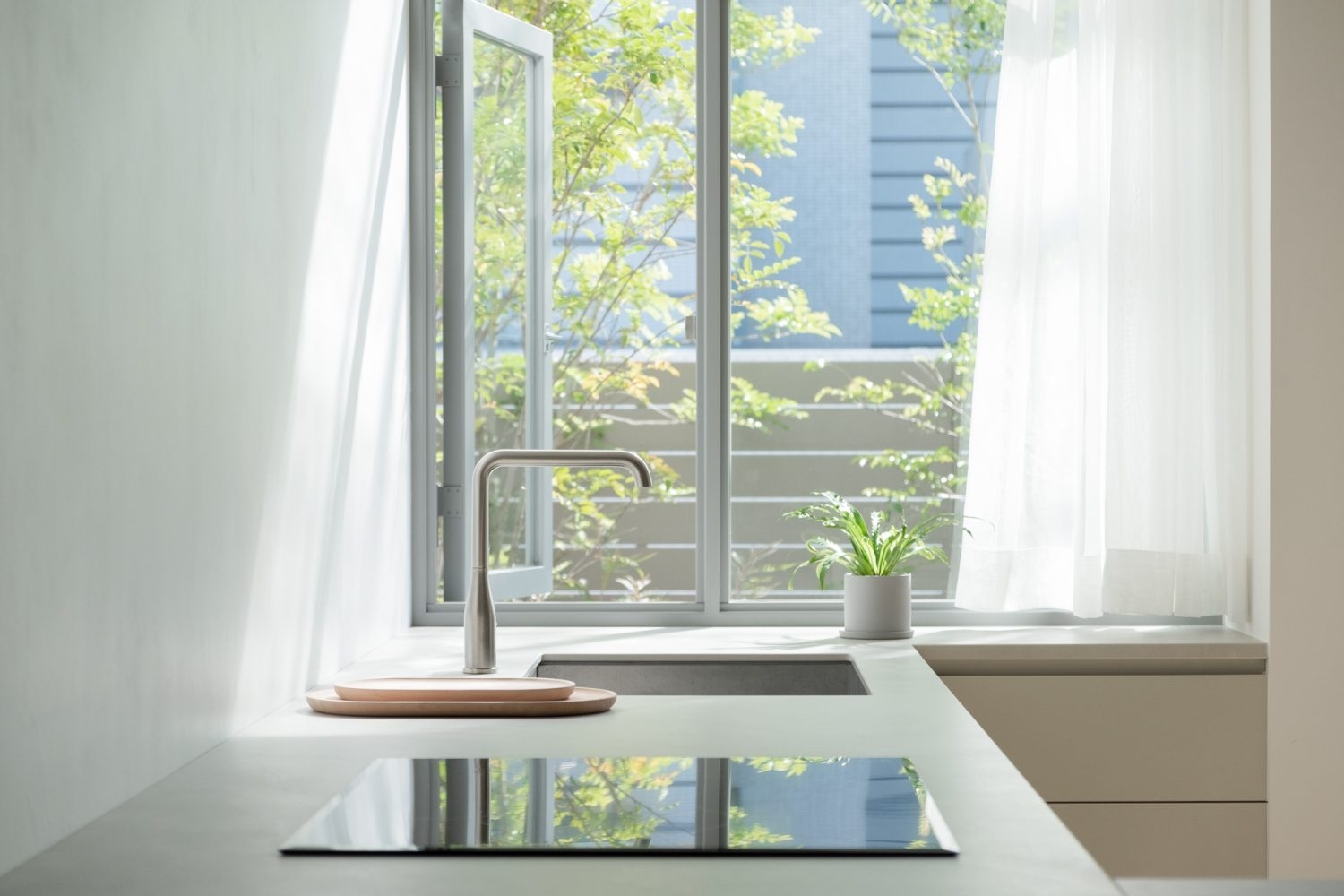 調理シーンなど真横から撮影可能