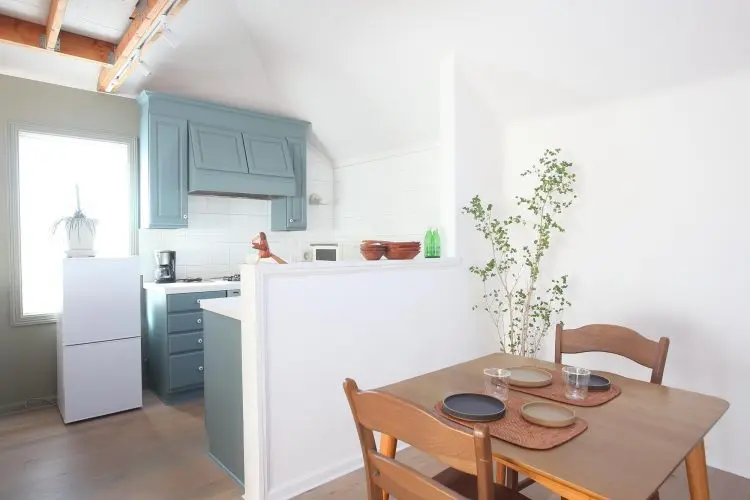 1st 2F / キッチン横のダイニングはナチュラルな雰囲気