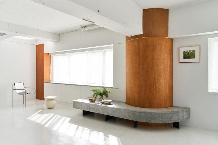 白竜砕石研ぎ出し床とホテル調の内装がもたらす高級感