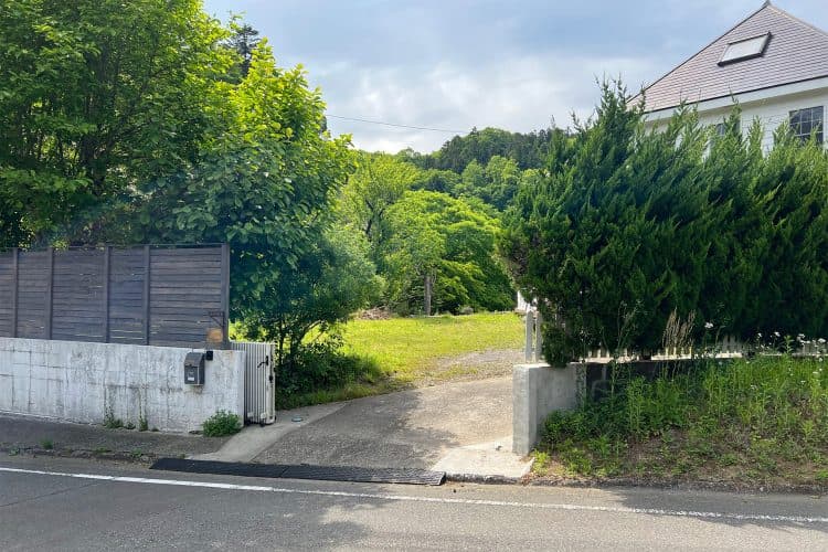 アプローチ / 敷地内までトラックなども出入り可能