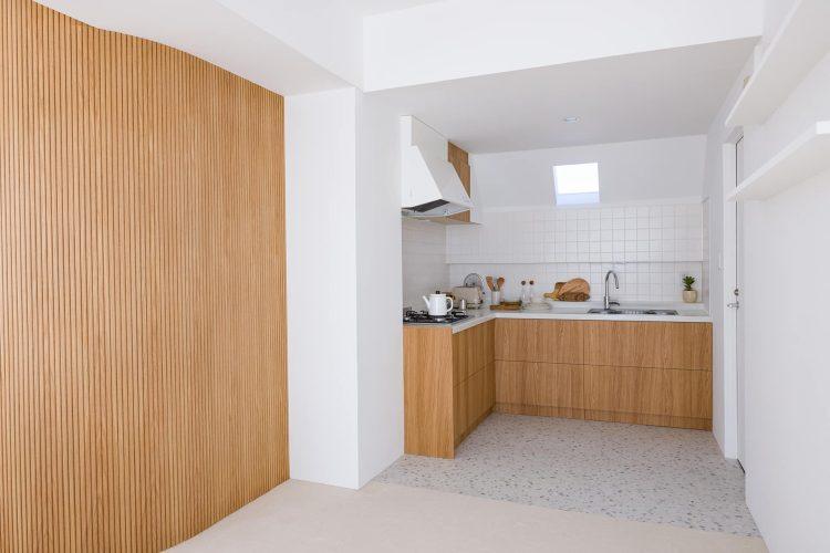 作業台は可動式