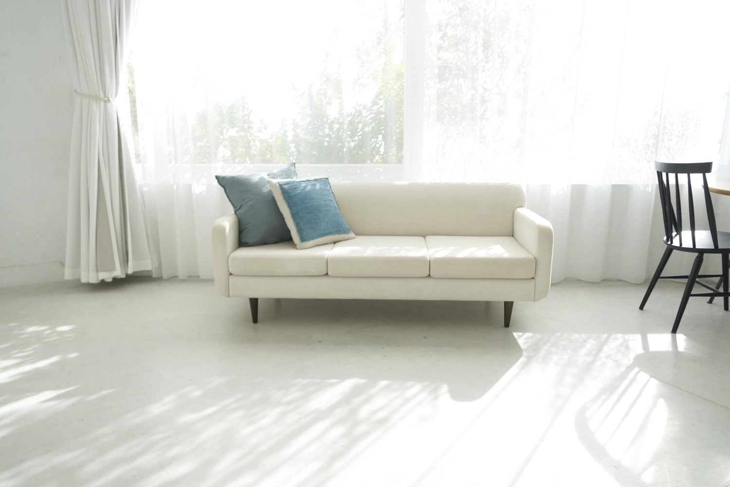 カーテン越しのやわらかな光