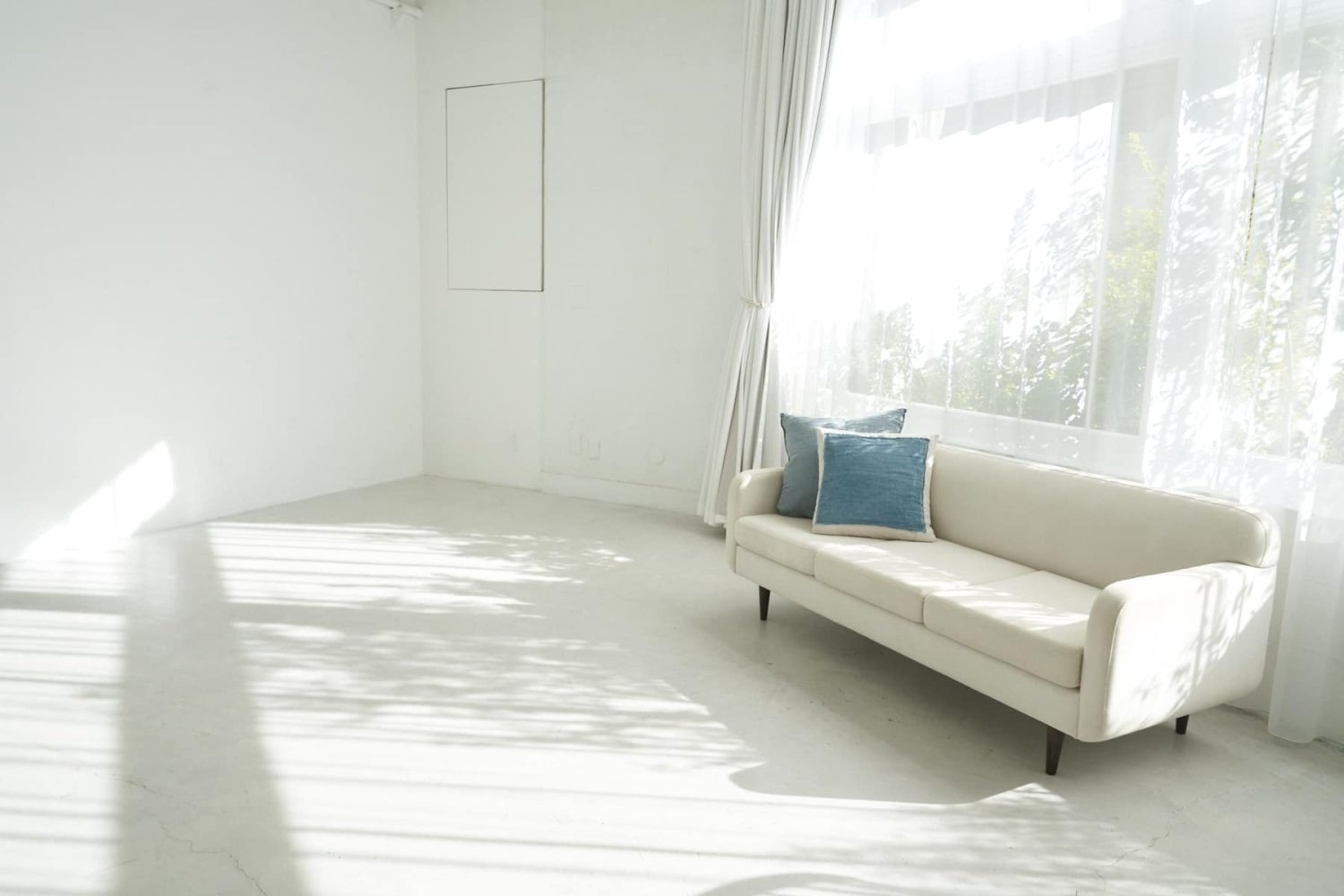 白壁横の南東窓