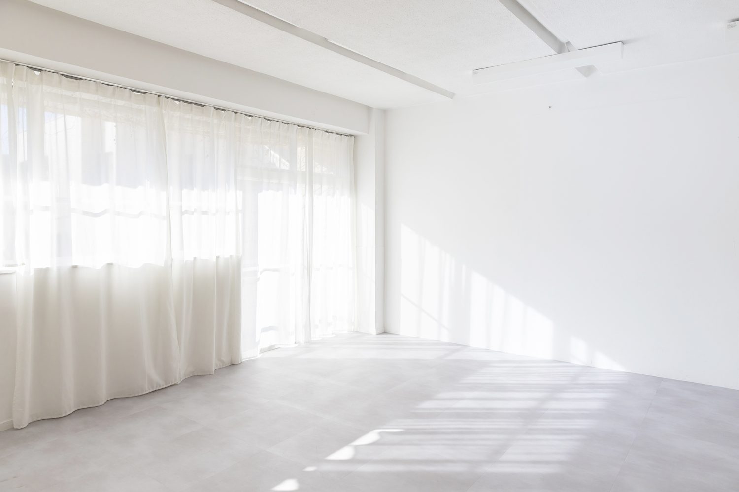 窓からのやわらかい光