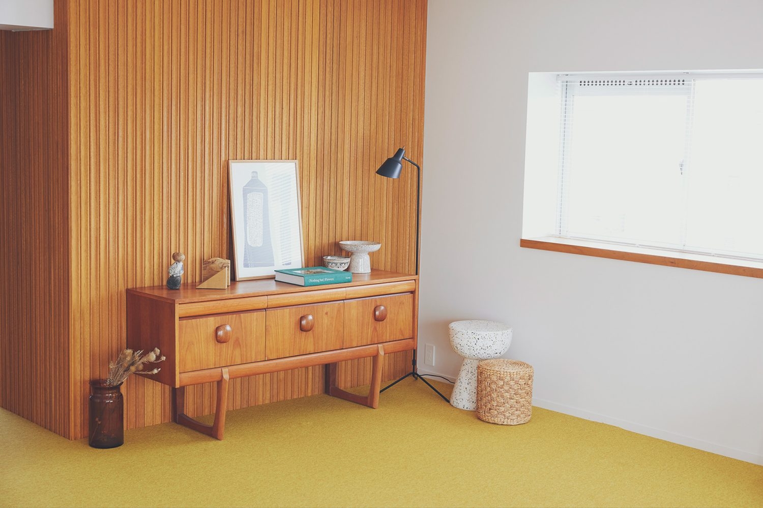 マスタードイエローのタイルカーペット