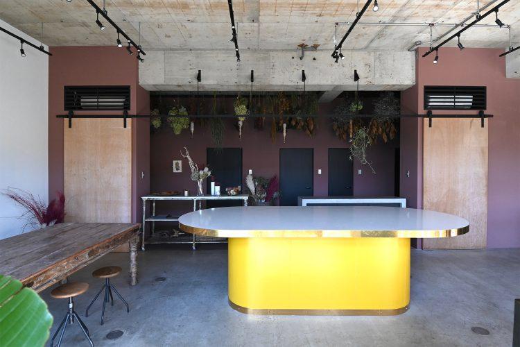 室内(窓側から)