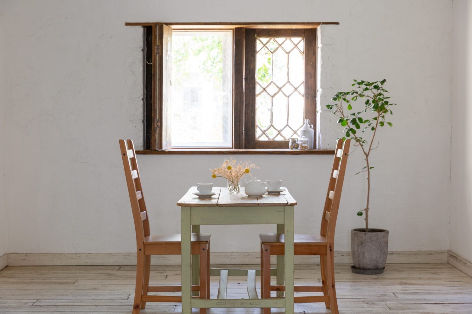 可愛らしいダイニングセット