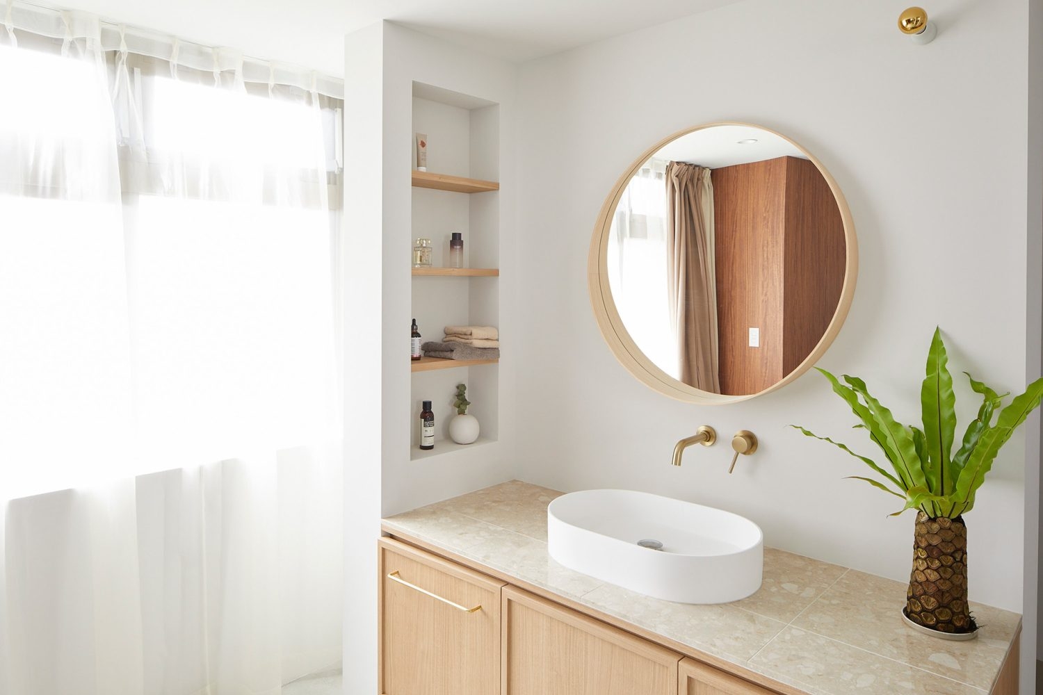 朝の支度や洗顔のシーンに