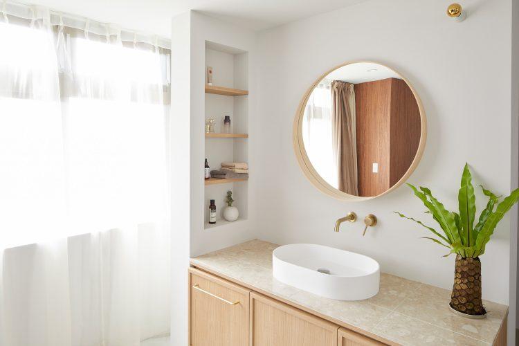 朝の支度や洗顔のシーンに