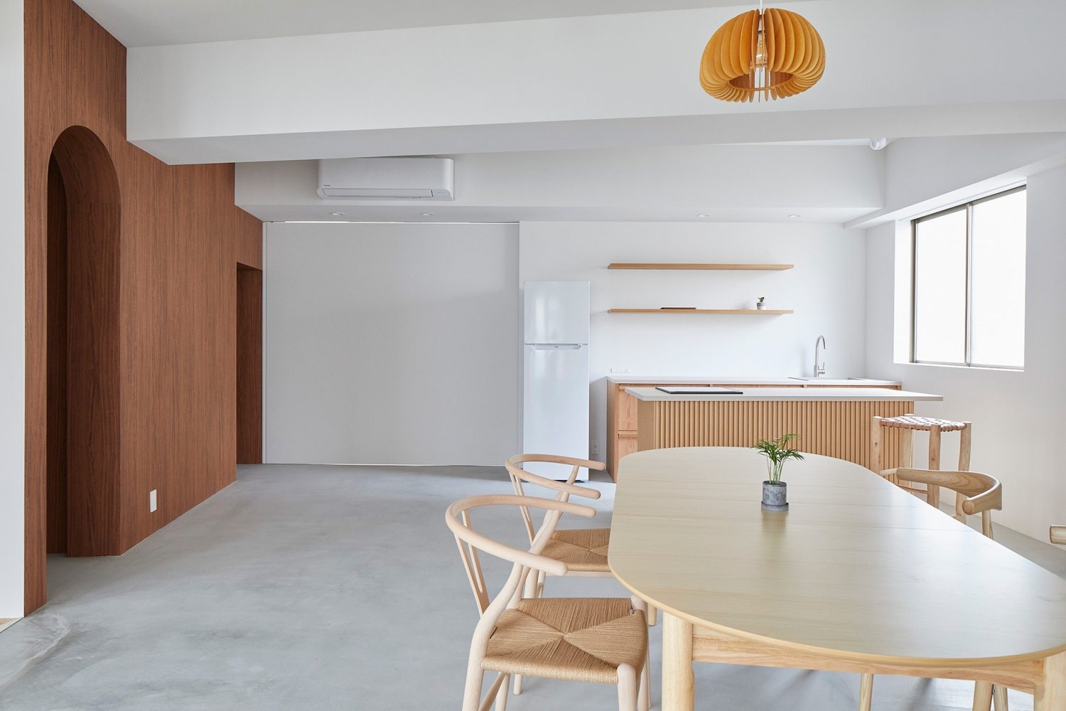 洗面台を見せたくない場合は可動壁で仕切ることが可能