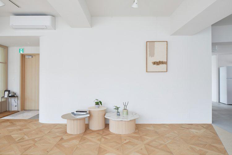 ピクチャーレールでアートや服も吊下げ可