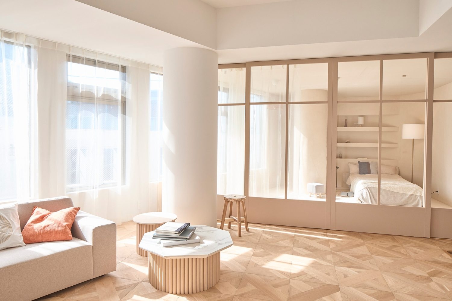 遮光カーテンで仕切れるベッドルーム