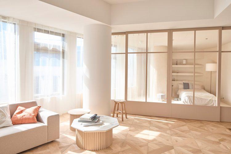 遮光カーテンで仕切れるベッドルーム